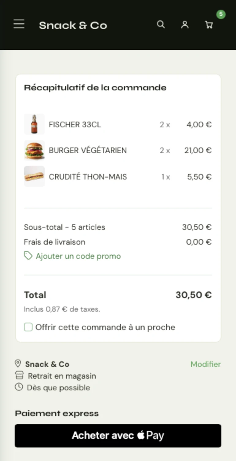 Le panier de la boutique Snack & Co sur mobile : récapitulatif de la commande (bière, burgers, sandwich) pour 30,50 €, retrait en magasin, puis le bouton de paiement express « Acheter avec Apple Pay »