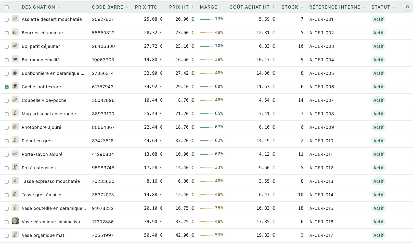 Screenshot of the item catalog in Gillia: item name, barcode, price incl. and excl. VAT, margin, purchase cost, stock, internal reference and status.